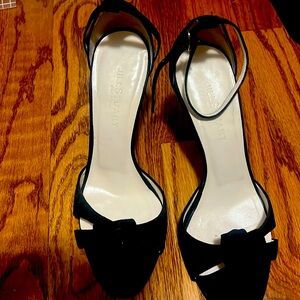 jill stuart black heels with bow detail in front
